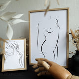 Décoration intérieure avec l'encadrement de l'affiche Mila, dessin abstrait d'une femme nue.