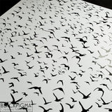 Détails de l'illustration Vol d'oiseaux, affiche en noir et blanc minimaliste d'un ballet aérien.