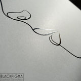 Détails de l'illustration Charlie, la ligne forme sa bouche et son nez. Illustration en noir et blanc Blackpigma.