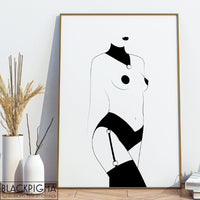 Mockup de l'affiche Tahlia, une femme en lingerie BDSM, dessin en noir et blanc.