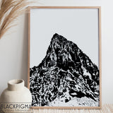 Mockup affiche minimaliste noir et blanc d'une montagne.