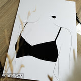 Illustration érotique d'une femme en lingerie chic noire, soutien-gorge brassière.