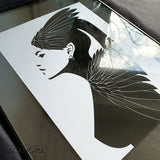 Encadrement de l'affiche Sirine, une créature fantastique, dessin d'une femme oiseau.