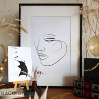 Encadrement de l'affiche Tifaine, illustration graphique en noir et blanc d'un portrait line art de femme.
