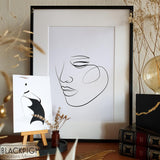 Encadrement de l'affiche Tifaine, illustration graphique en noir et blanc d'un portrait line art de femme.